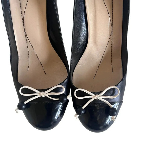 Kate Spade Black Leather Patent Cap with Stripe Heels Pumps With Bows 8.… - Picture 5 of 9